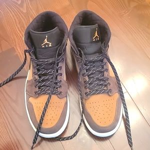 Air Jordan 1 mid size dark chocolate